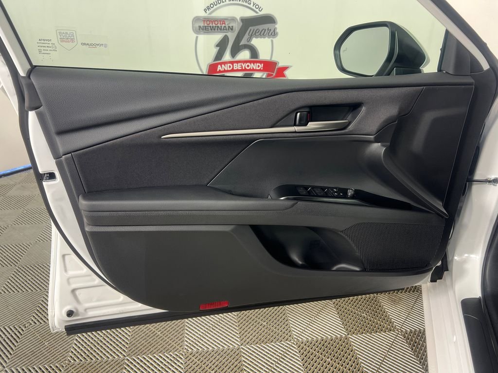 2025 Toyota Camry LE - Photo 10