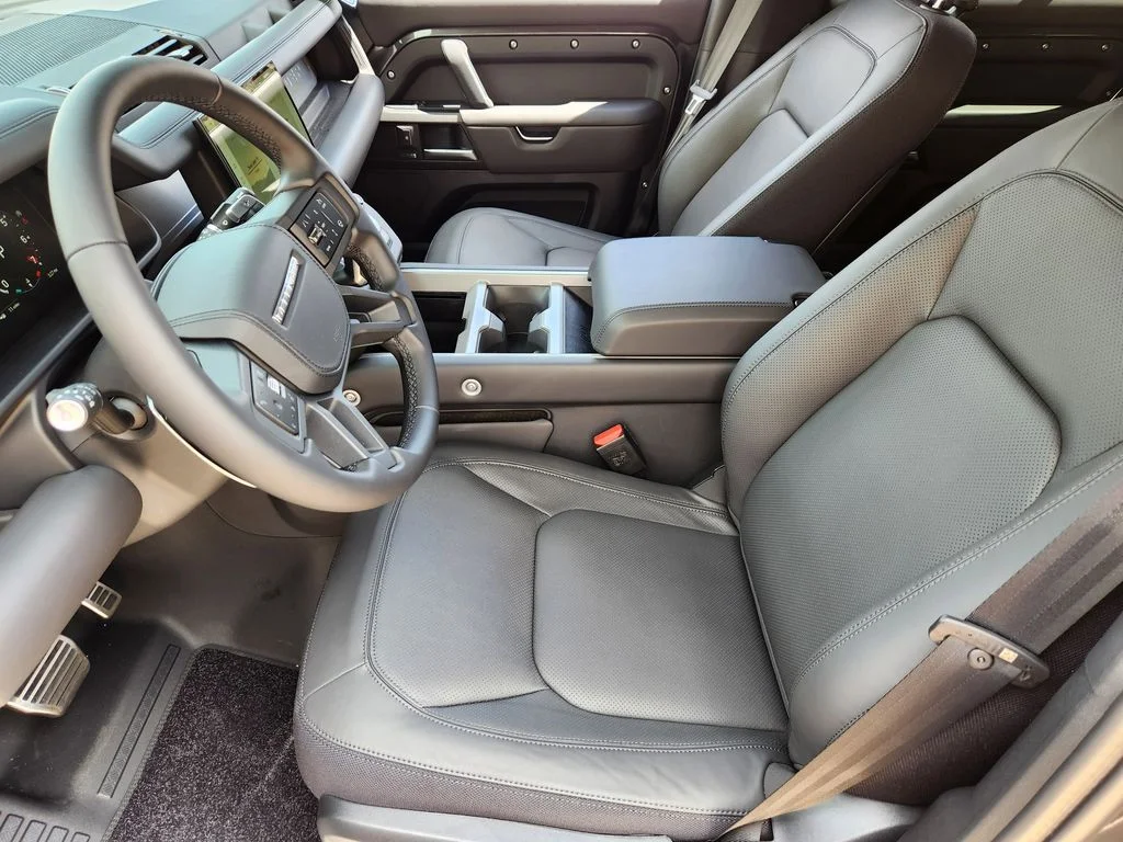 2025 Land Rover Defender V8 - Photo 9