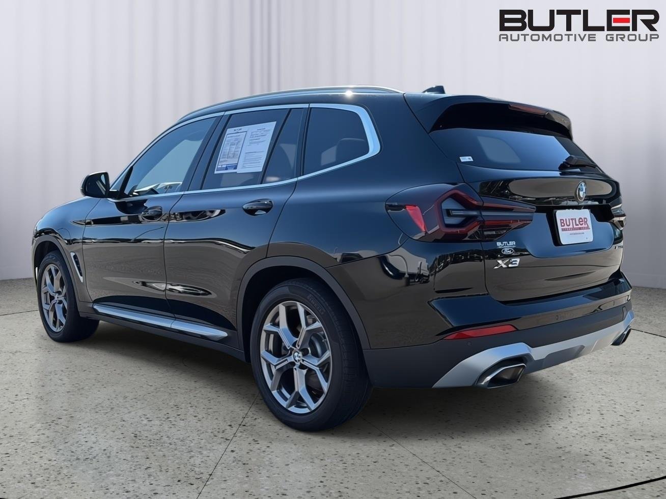 Used 2022 Jet Black BMW xDrive30i image 4