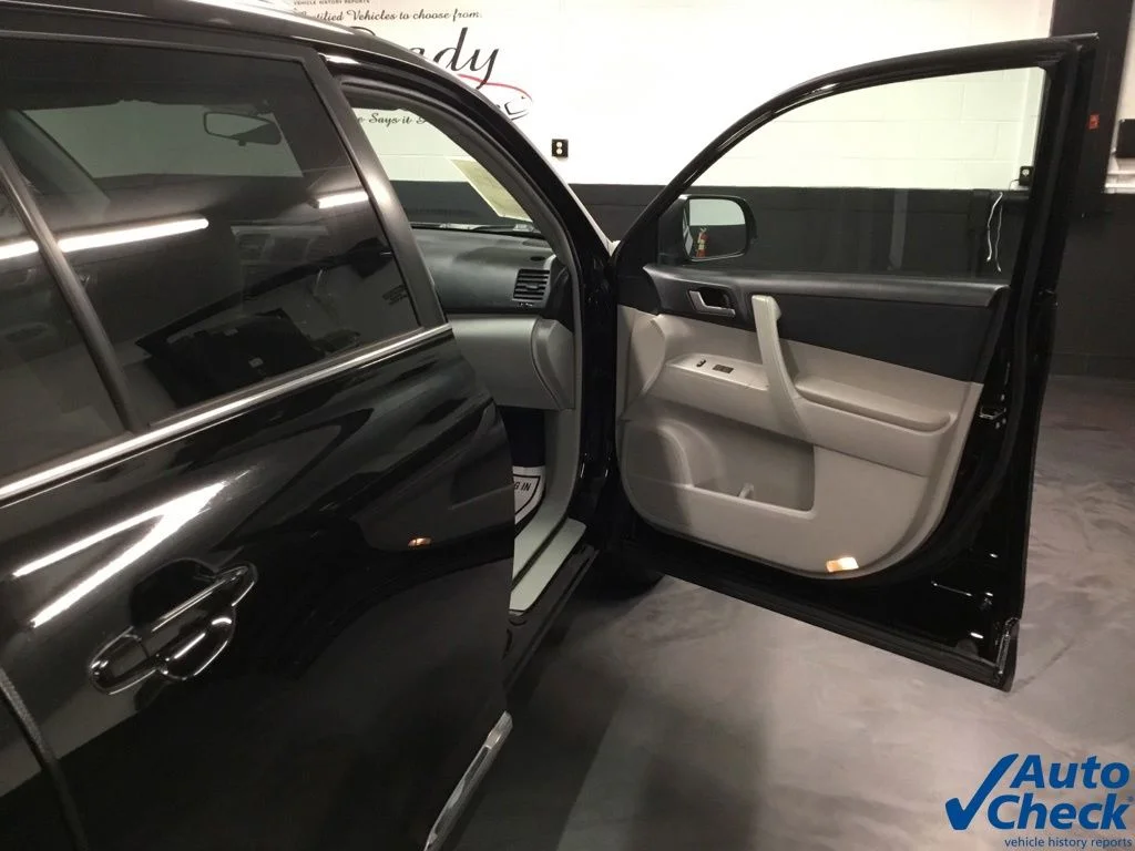 Used 2013 Black Toyota Base Plus V6 image 38