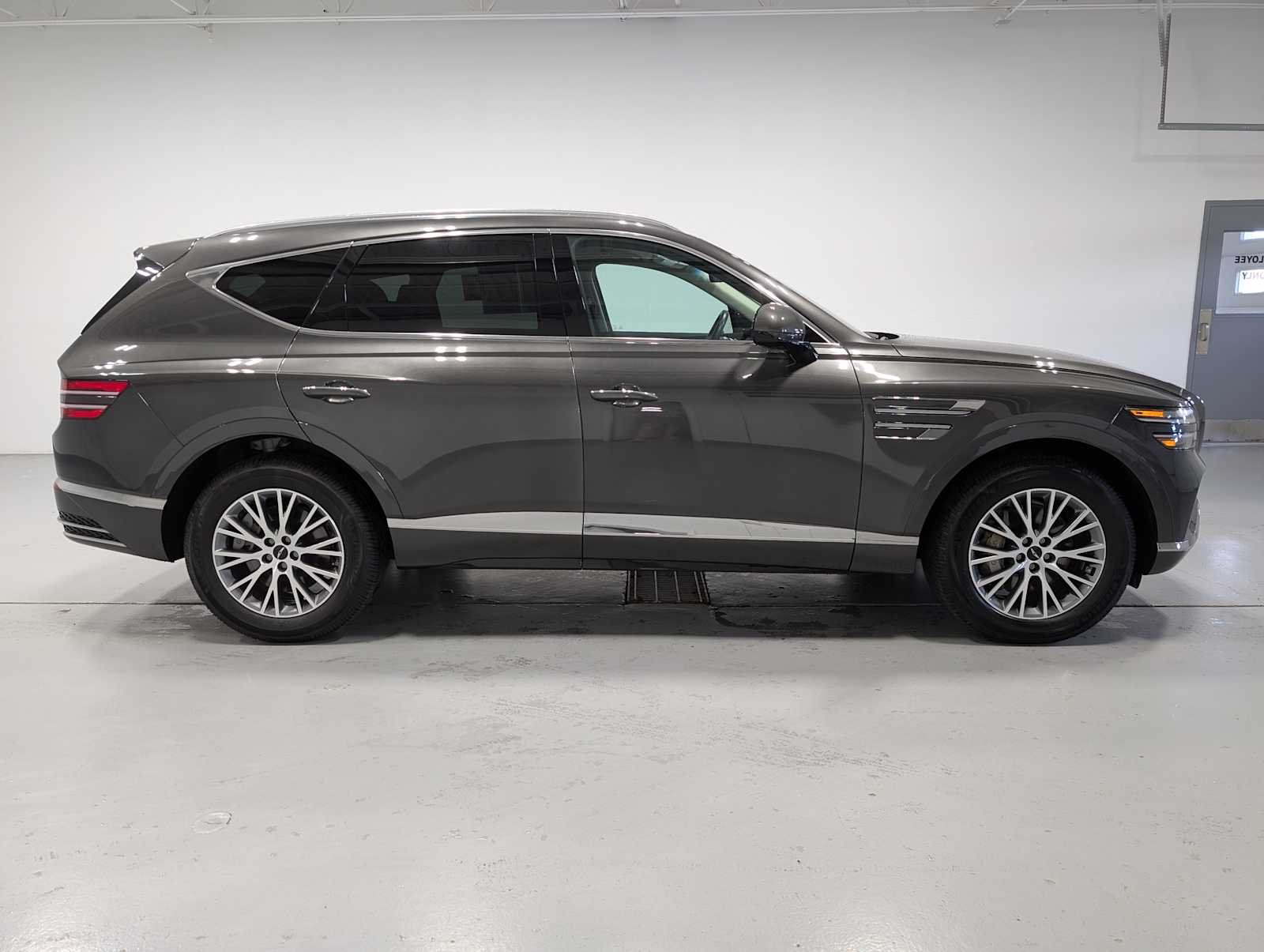 Used 2025 Makalu Gray Genesis 2.5T Standard image 7