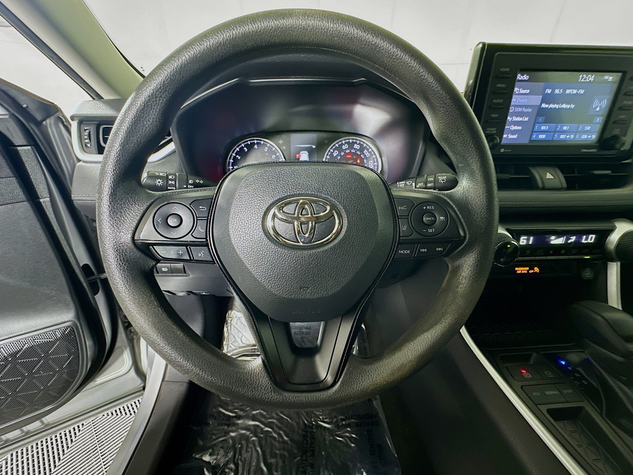 Used 2020 Silver Sky Metallic Toyota XLE image 15