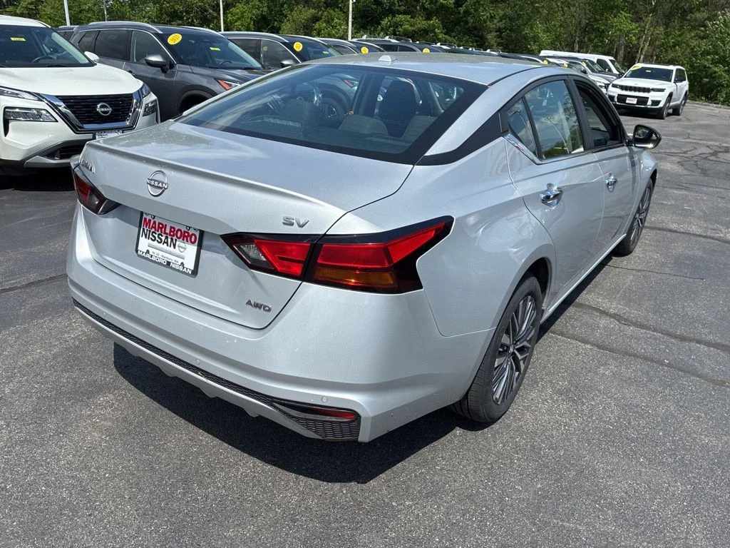 Certified Used 2024 Silver Nissan 2.5 SV image 7