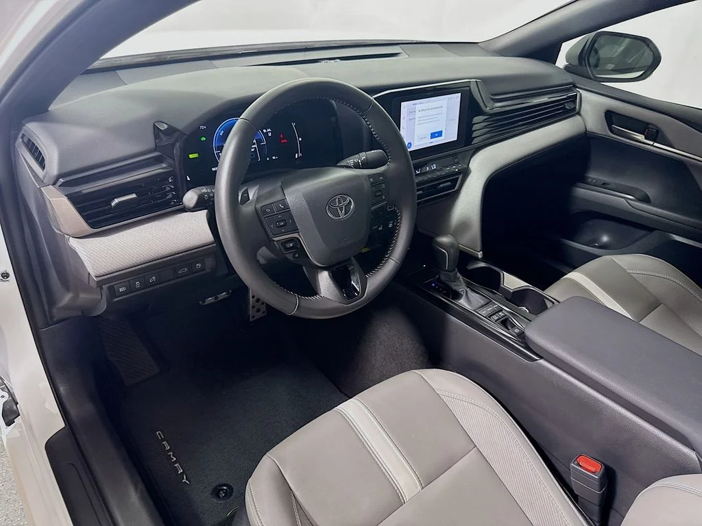 Used 2026 Ice Cap Toyota SE image 10
