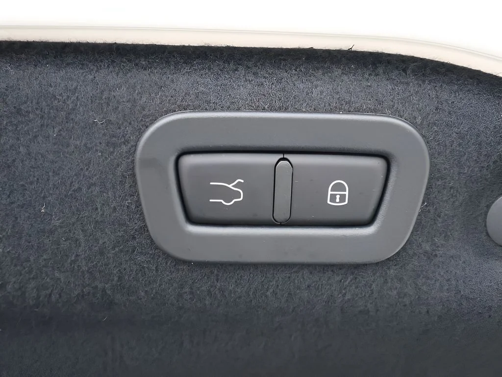 Used 2024 Bianco Solid Maserati Modena image 20