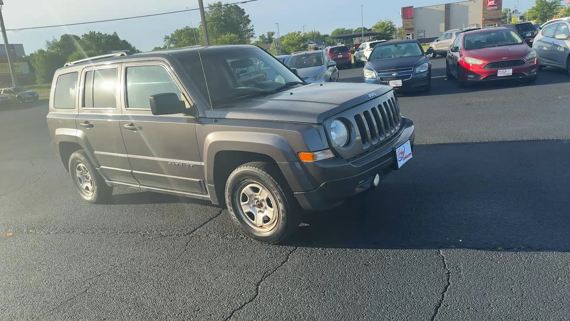 Used 2016 Grey Jeep SPORT SUV image 3