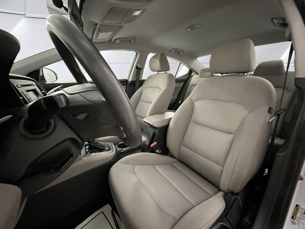 Used 2017 Silver Hyundai SE image 8