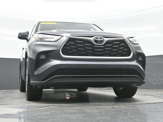 Used 2022 Gray Toyota LE image 22