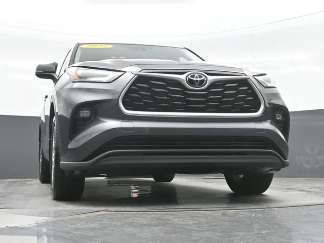 Used 2022 Gray Toyota LE image 22