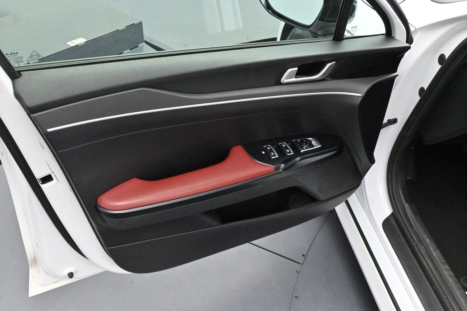 Used 2022 Glacial White Pearl Kia GT-Line image 9