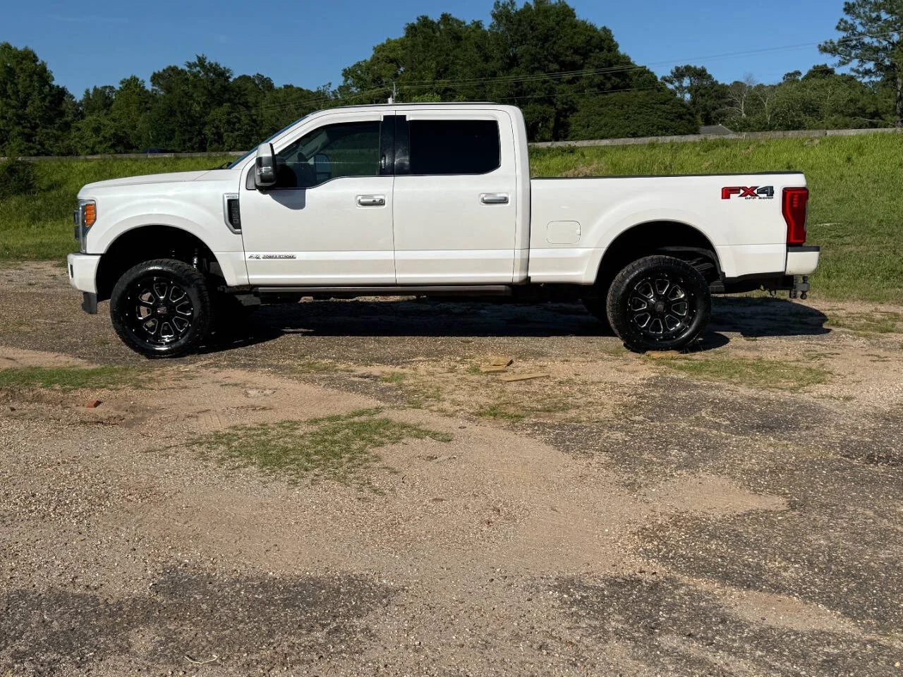 Used 2018 Off White Ford Limited 4x4 4dr Crew Cab 6.8 ft. SB SRW Pickup image 2
