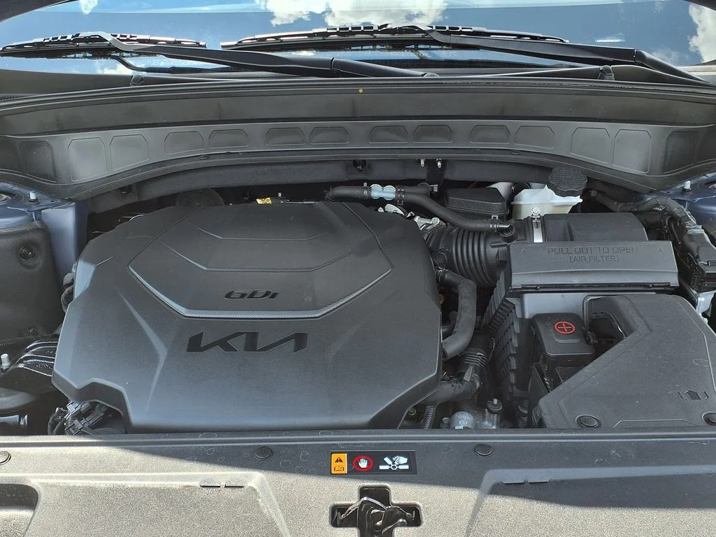 Used 2025 Black Kia S image 41