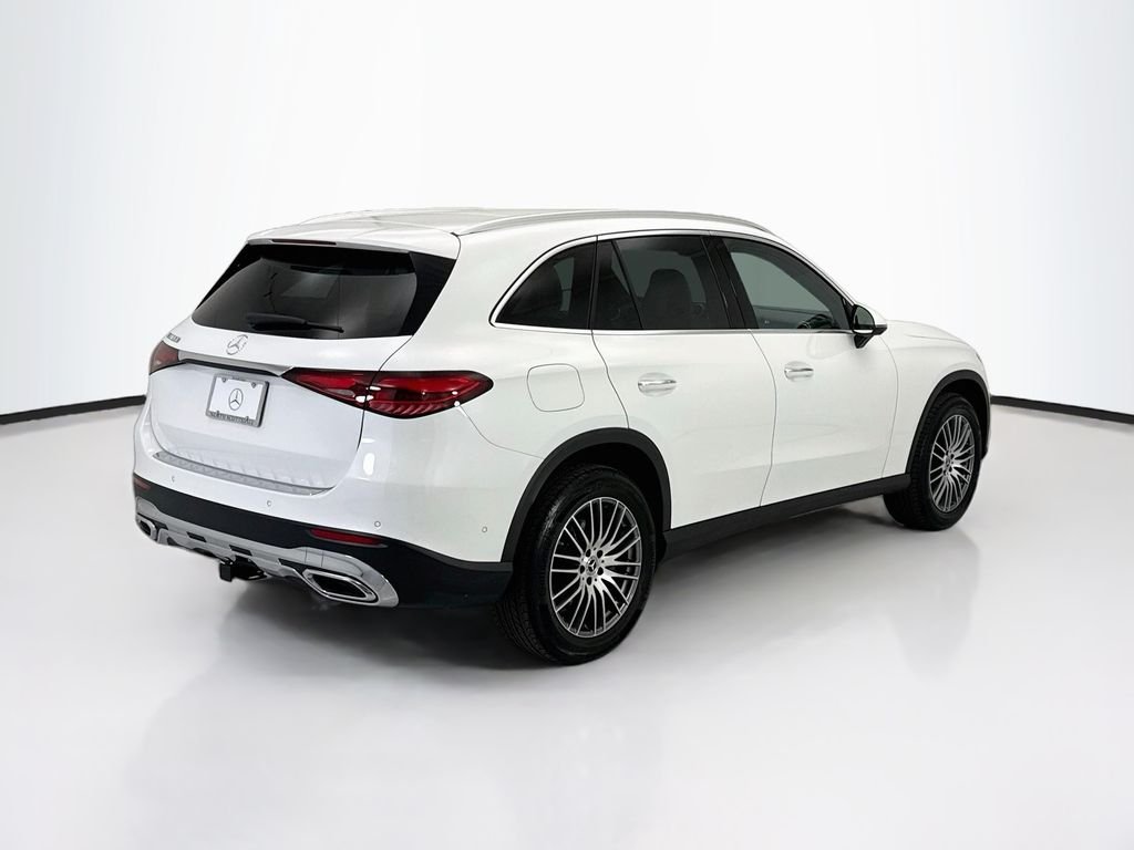Used 2026 MANUFAKTUR Moonlight White Metallic Mercedes-Benz GLC 300 image 5