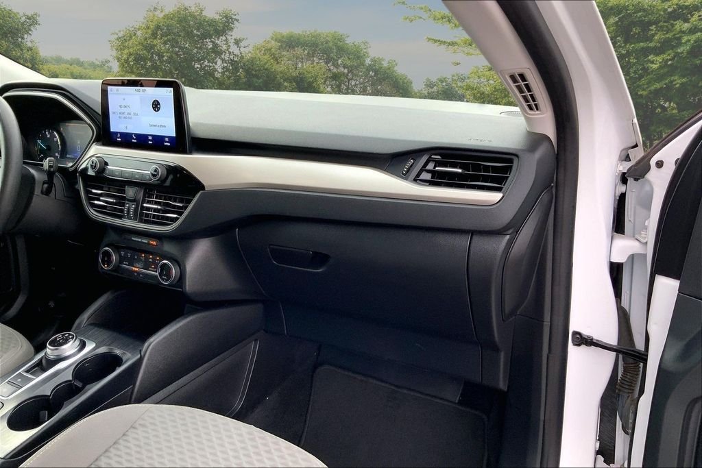 Used 2022 White Ford SE image 26