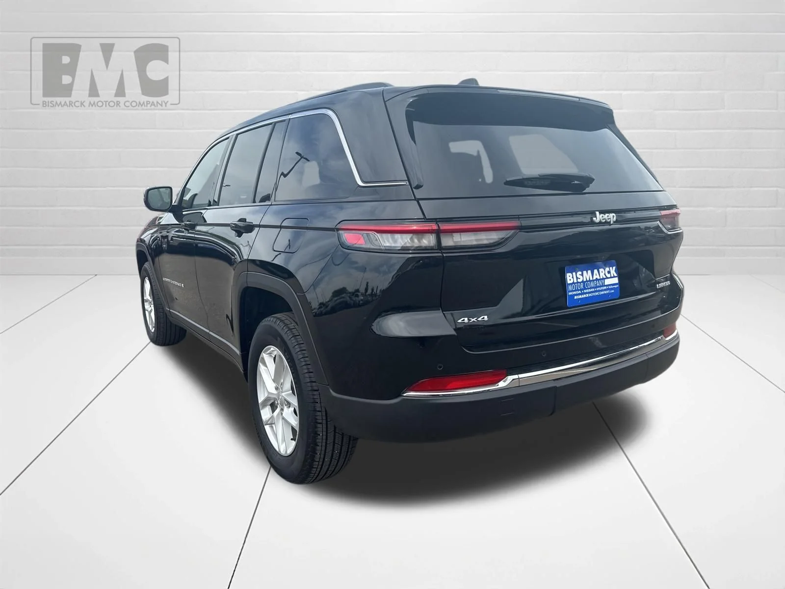 Used 2024 Black Jeep Laredo image 4