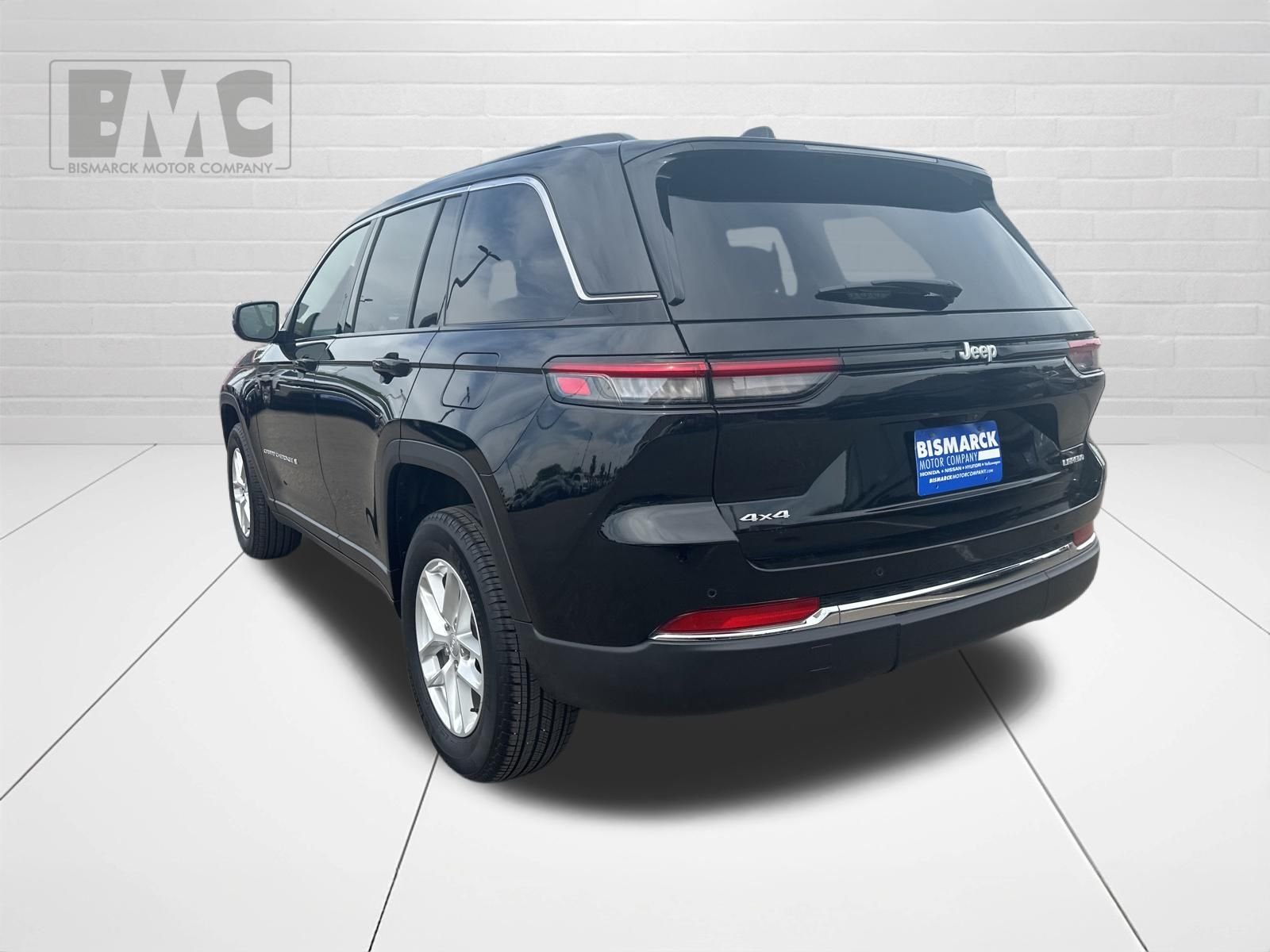 Used 2024 Black Jeep Laredo X image 4
