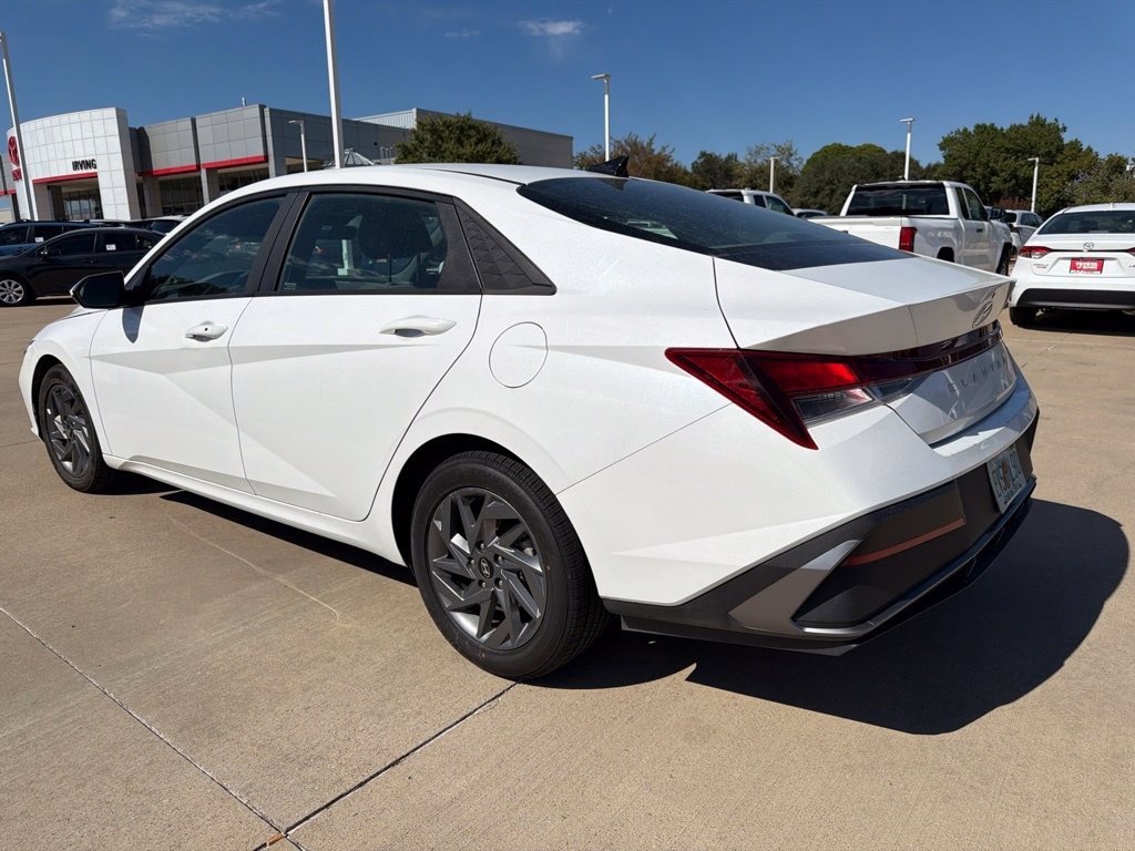 Used 2024 White Hyundai SEL image 8