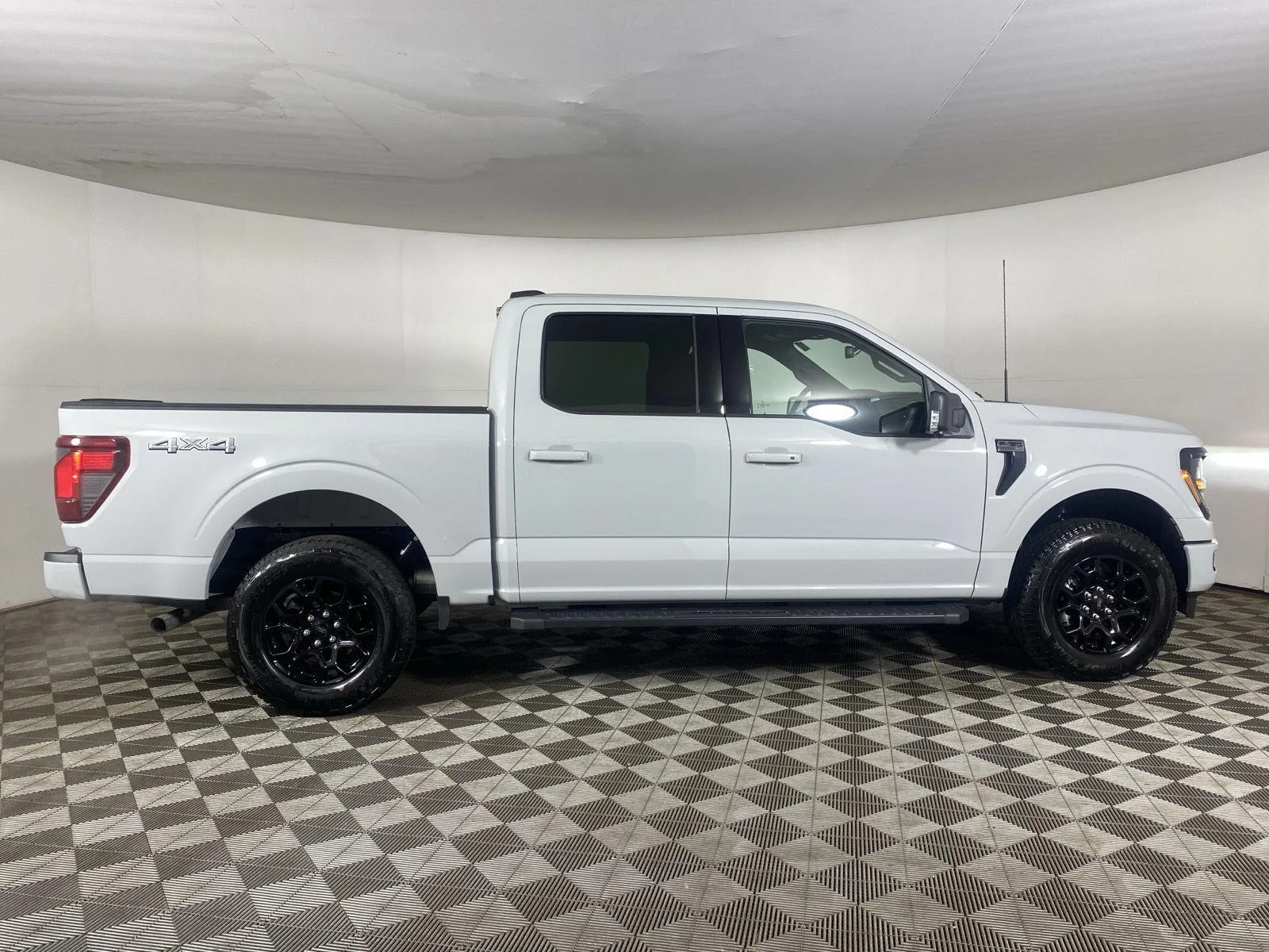New 2026 Avalanche Ford XLT image 11