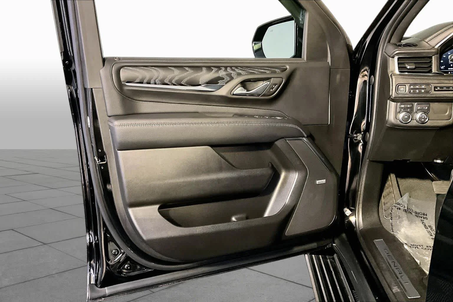 Used 2023 Onyx Black GMC Denali image 43