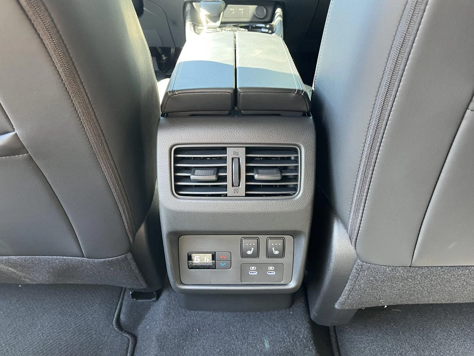 New 2026 Everest White Pearl TriCoat Nissan Platinum image 17
