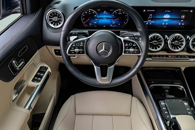 Used 2023 Blue Mercedes-Benz GLB 250 image 17