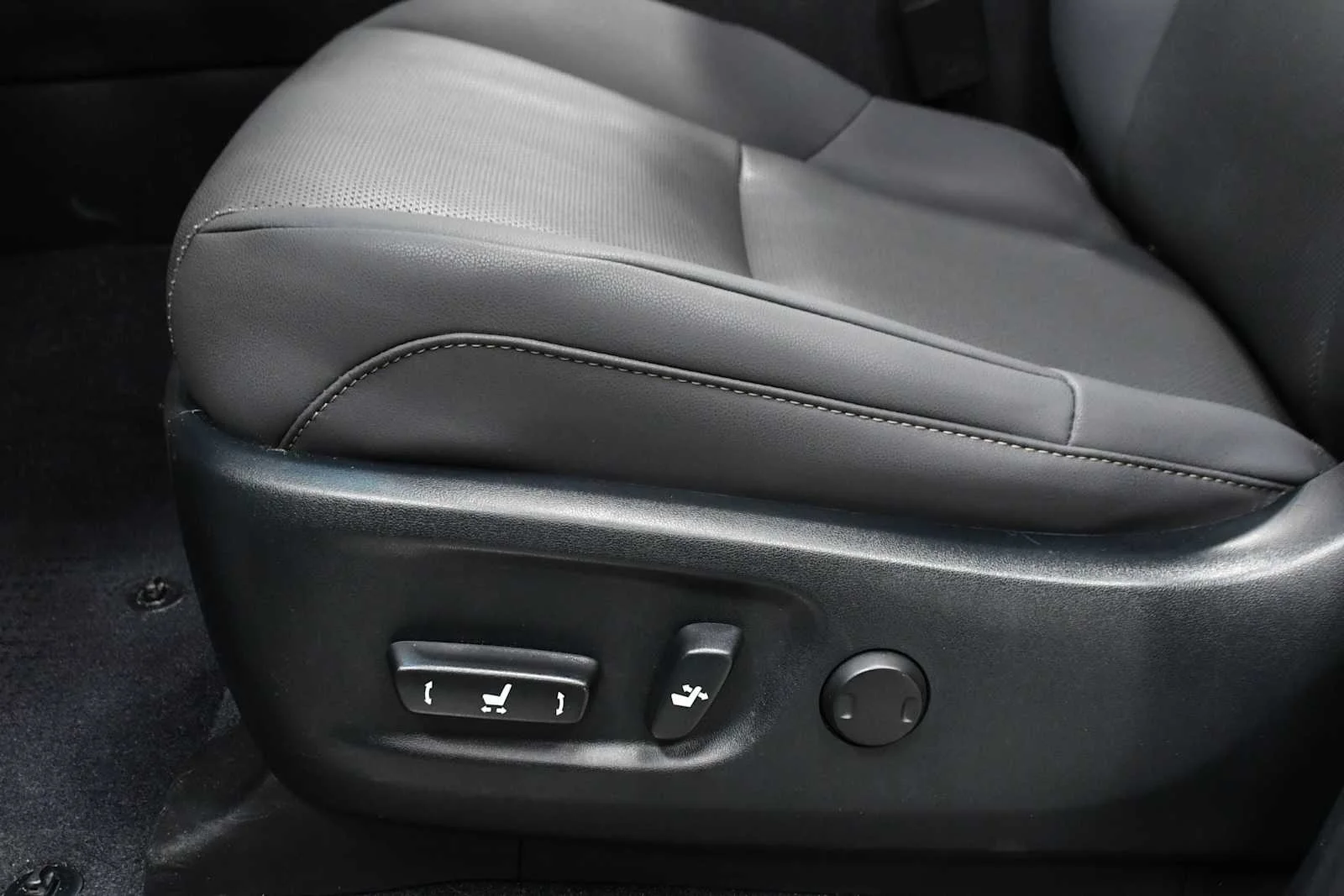 Certified Used 2023 EMINENT WHITE PEARL Lexus Premium image 17