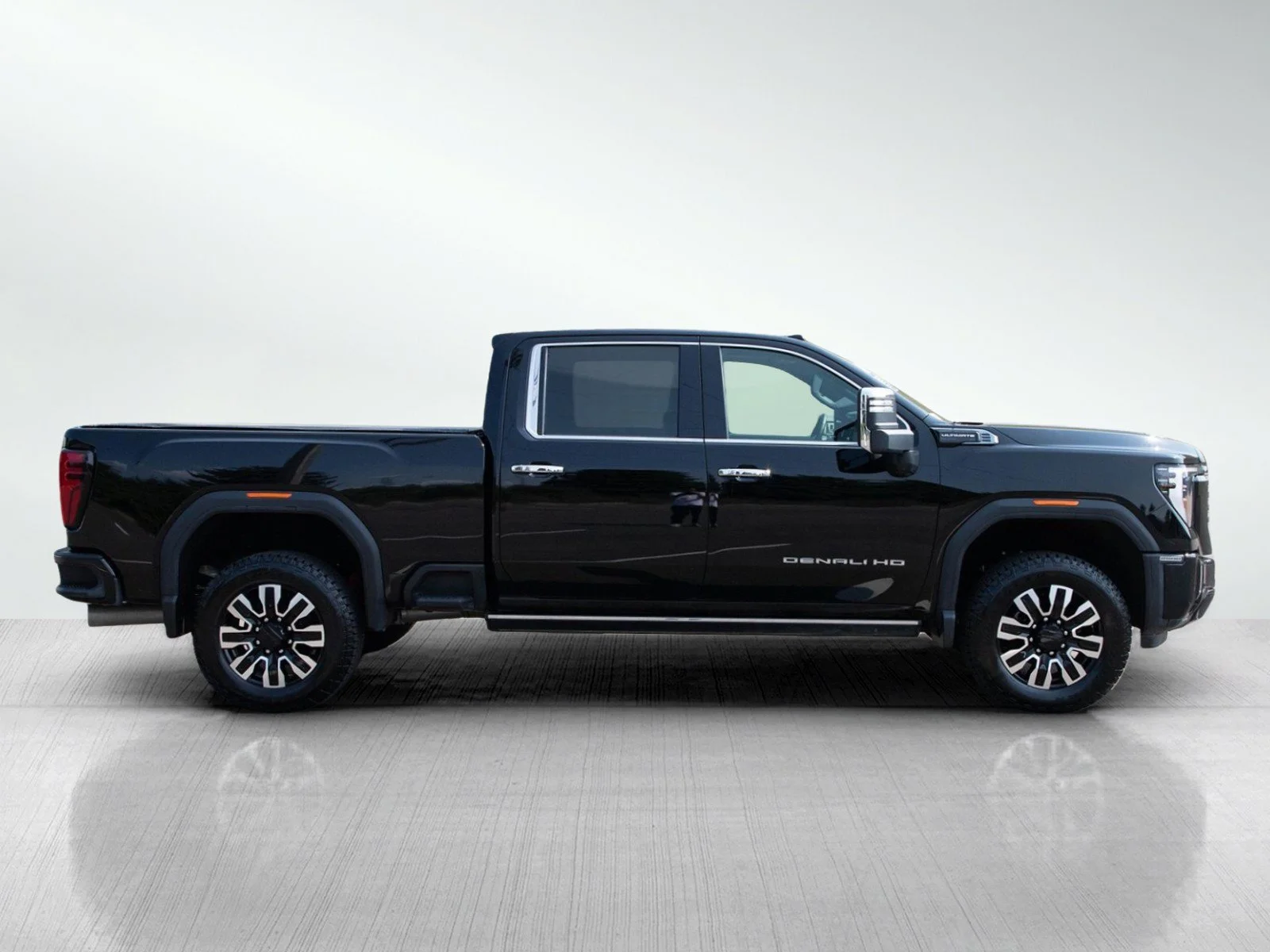 Used 2026 Onyx Black GMC 4WD Crew Cab 159 Denali Ultimate image 7