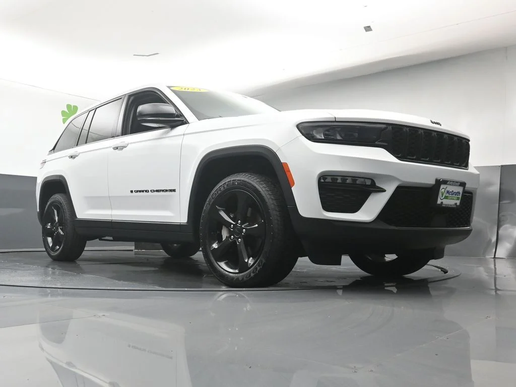 Used 2023 White Jeep Limited image 25