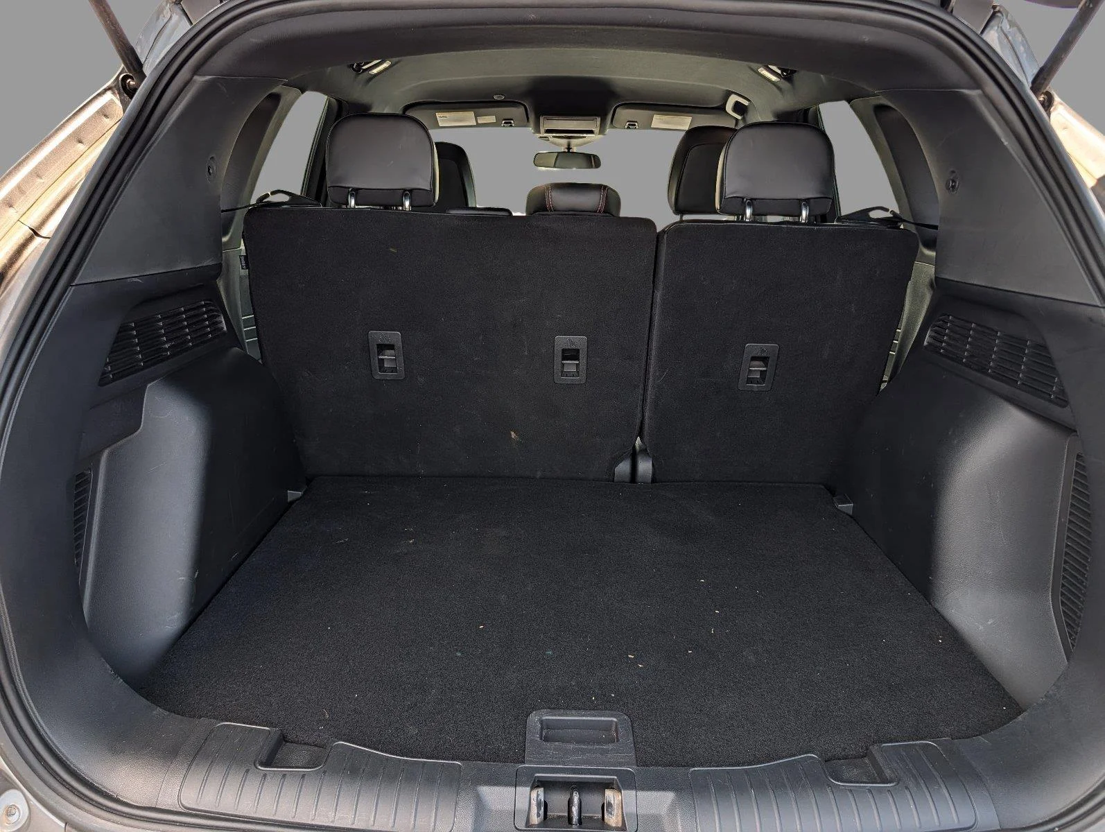 Used 2025 Carbonized Gray Ford ST-Line image 32