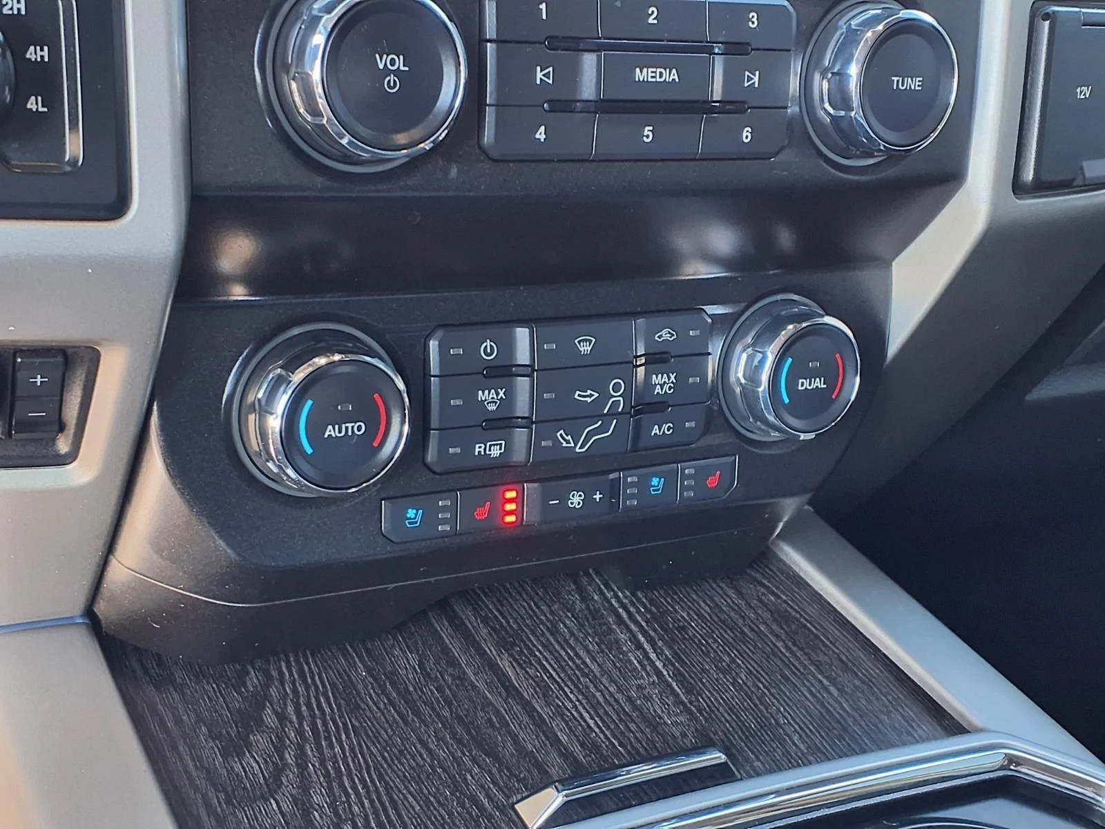 Used 2021 Stone Gray Metallic Ford LARIAT image 27