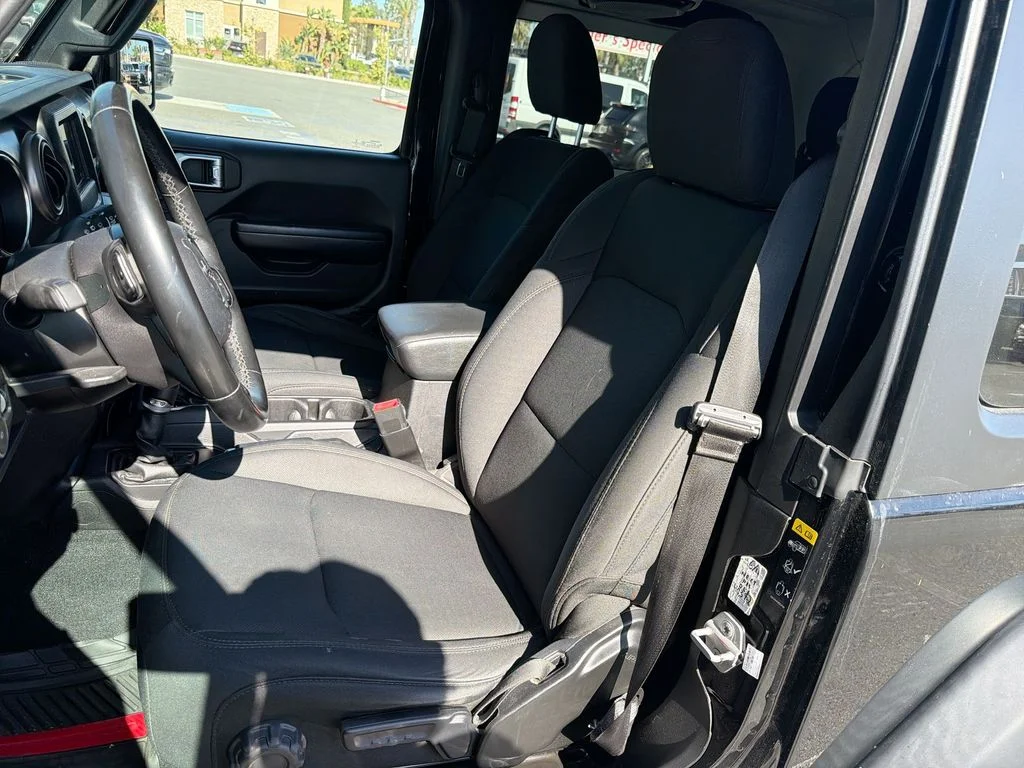 Used 2020 Black Jeep Sport S image 13