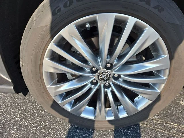 Used 2023 Gray Toyota Platinum image 10