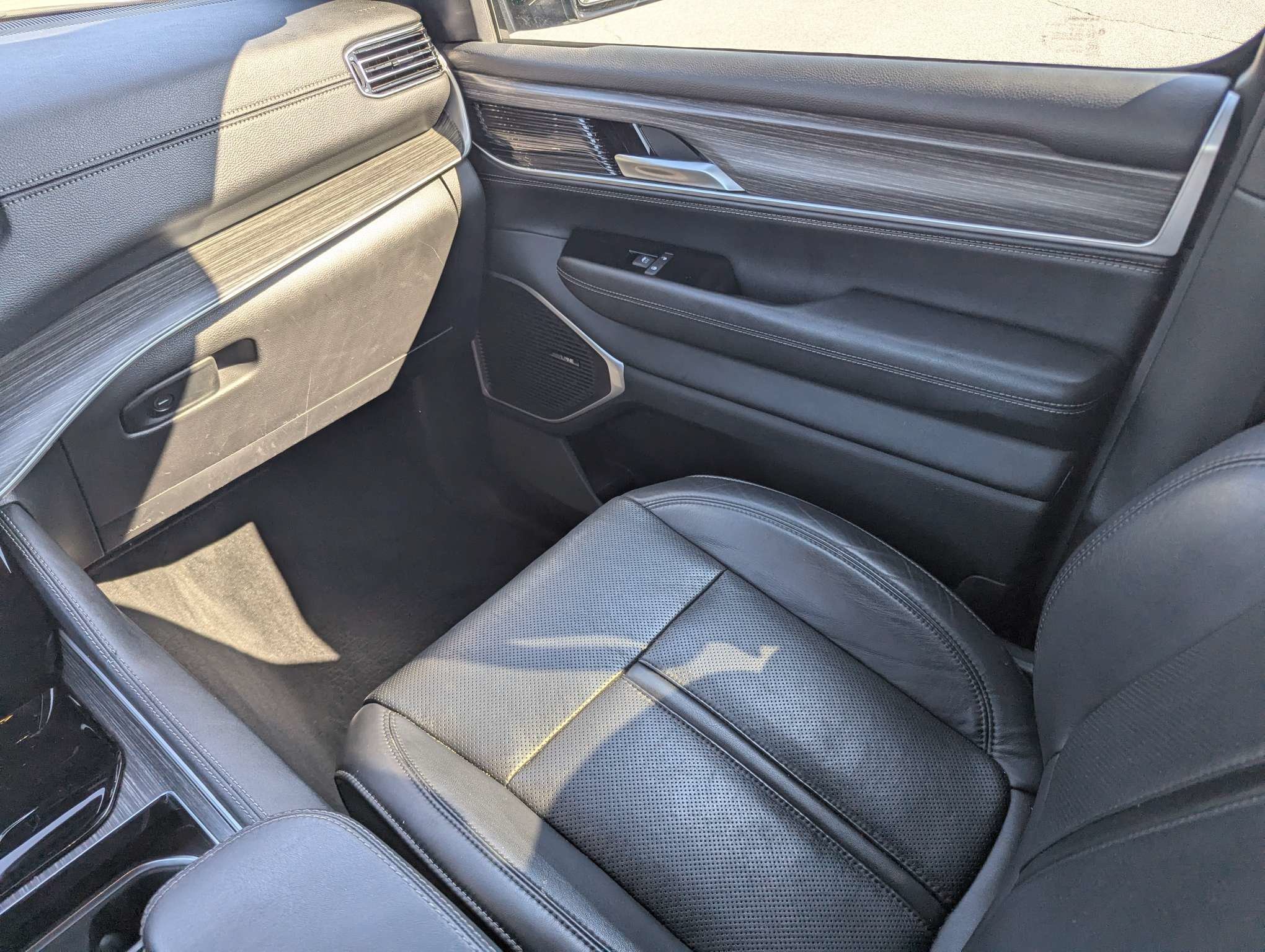 Used 2024 White Jeep Series II image 16