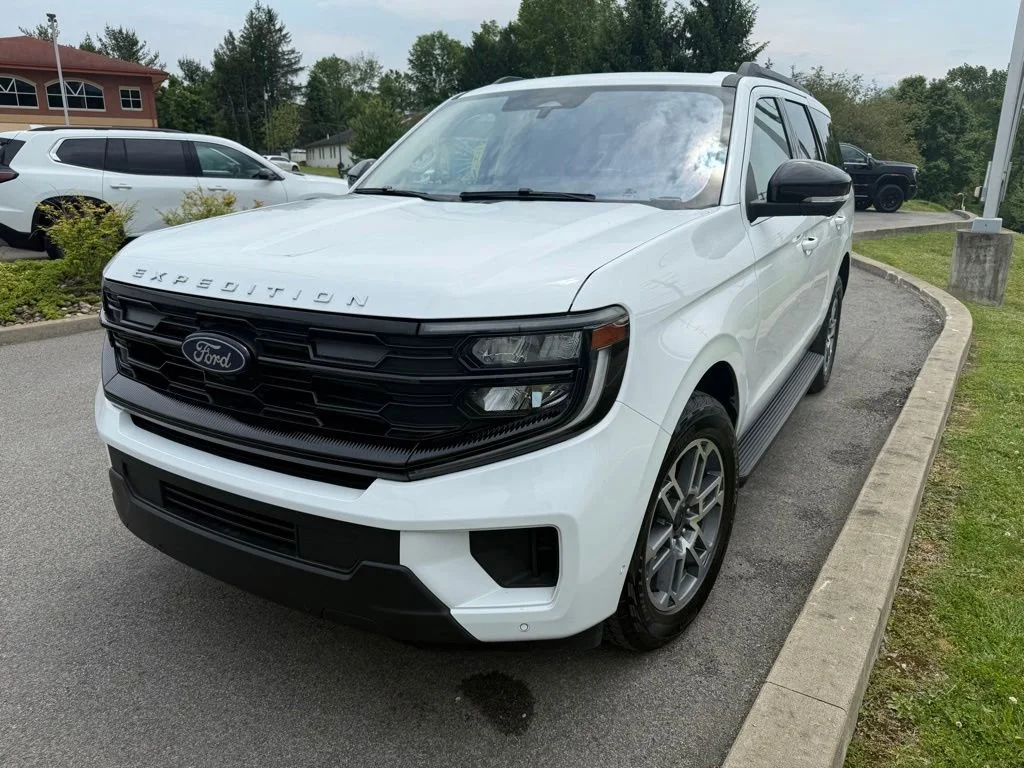 2025 Ford Expedition Active 4x4's photo