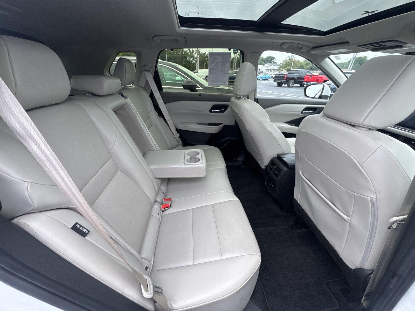 Used 2024 Everest White Pearl Nissan SV image 15
