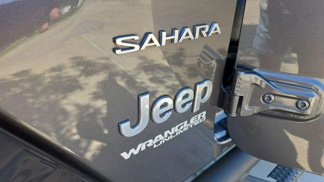 Used 2018 Gray Jeep Unlimited Sahara image 28