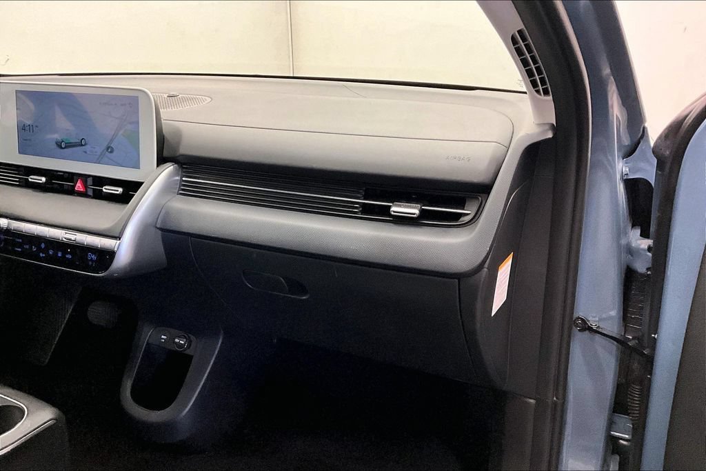Used 2024  Hyundai SE image 15