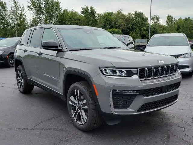 New 2027 Sting-Gray Clearcoat Jeep Limited image 2