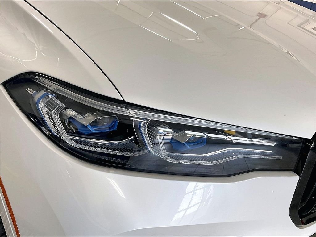 Used 2022 White BMW M50i image 34