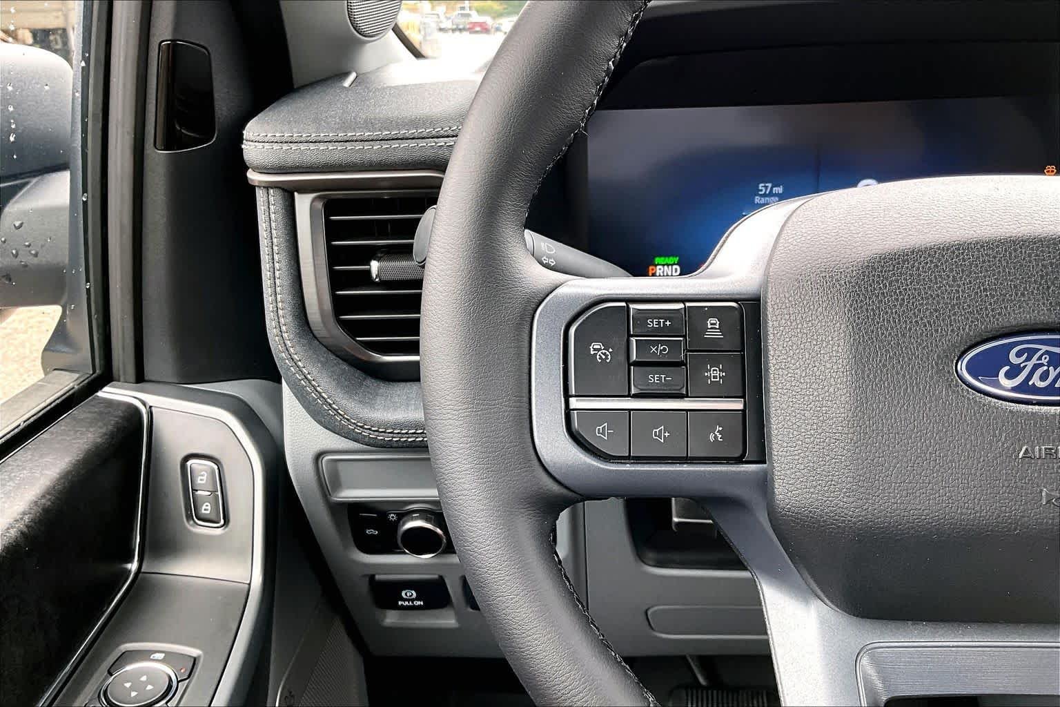 Used 2025 Agate Black Metallic Ford Flash image 23