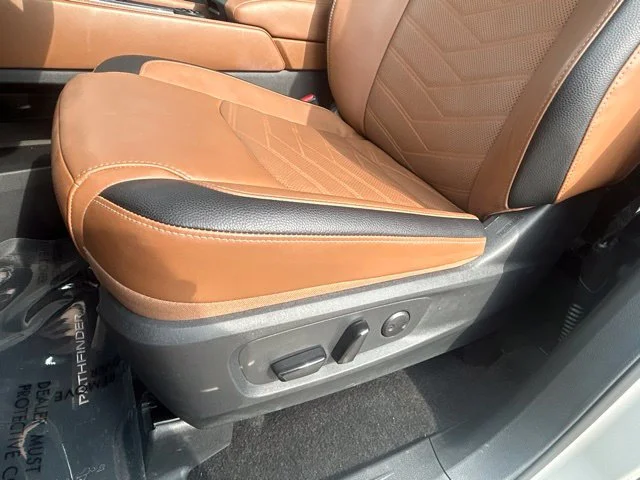 Used 2025 Silver Nissan Platinum image 21