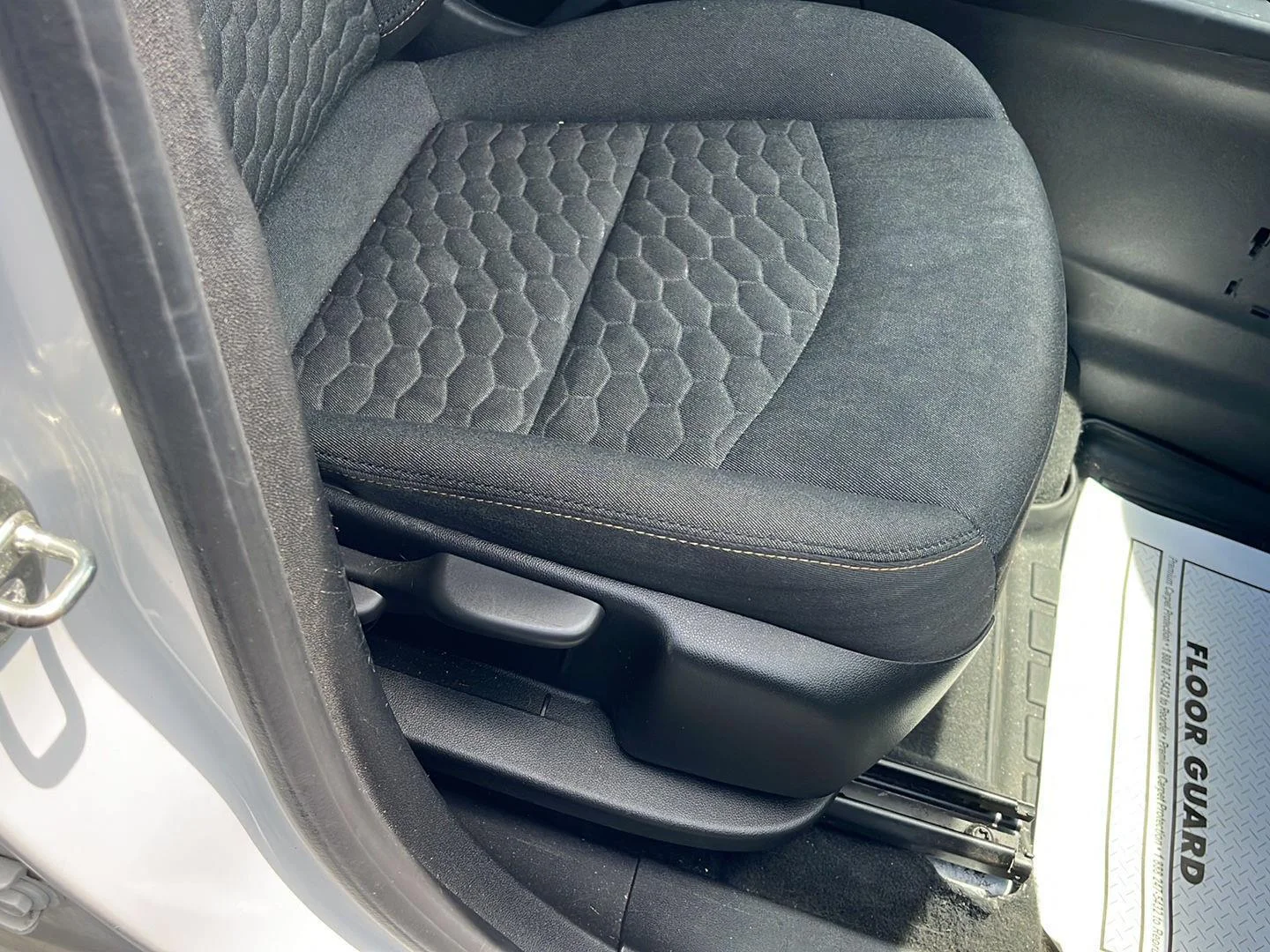 Used 2018 SUMMIT WHITE Chevrolet LT image 29