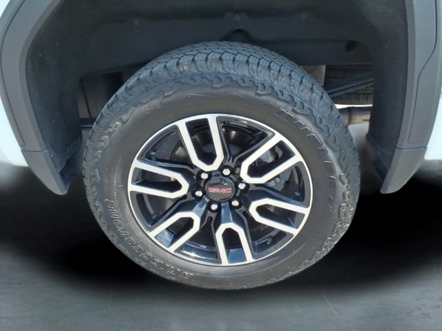 Used 2026 White GMC AT4 image 13
