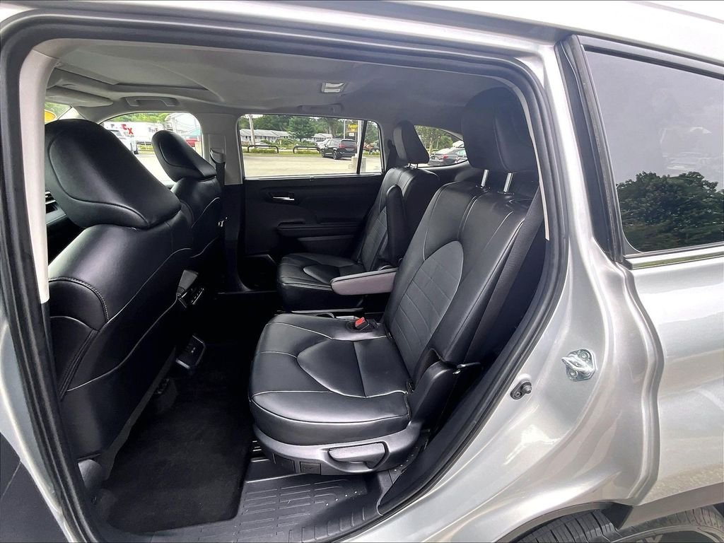 Used 2025 Silver Toyota XLE image 15