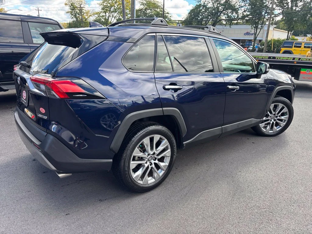 Used 2023  Toyota Limited image 5