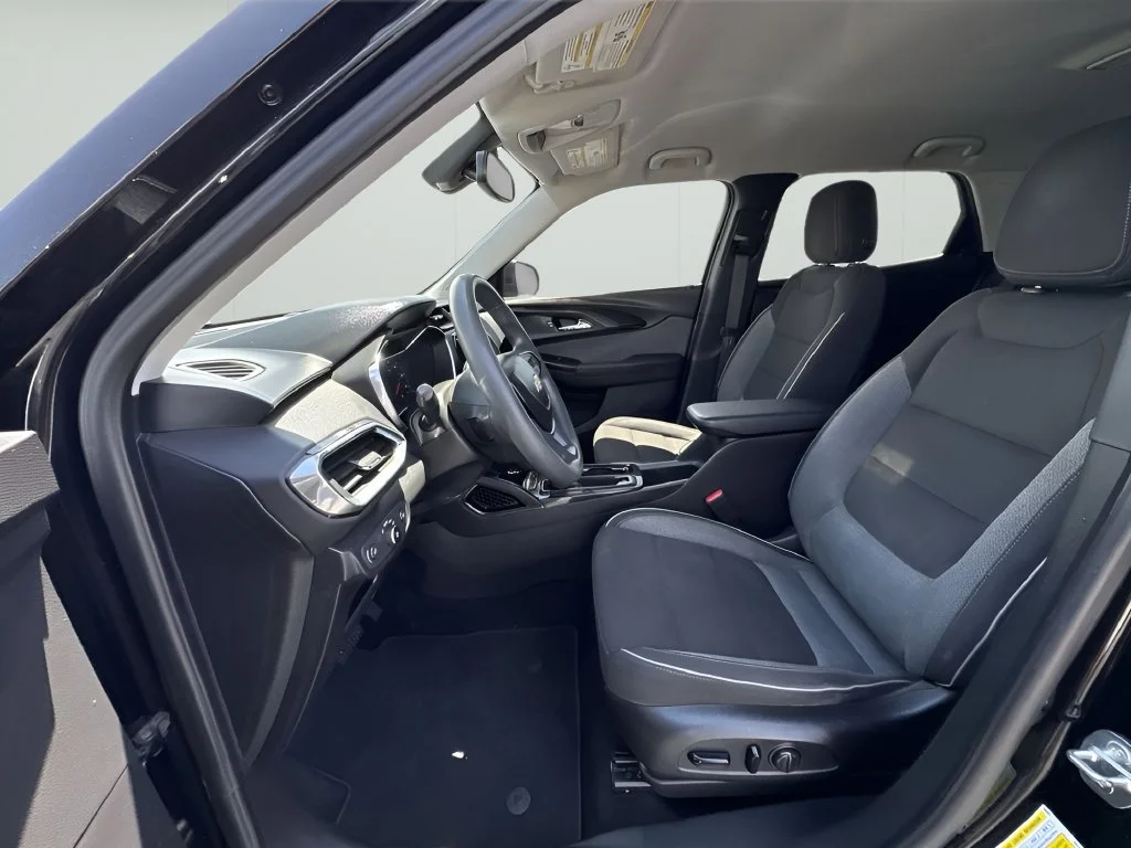 Used 2021 MOSAIC BLACK METALLIC Chevrolet LT image 10