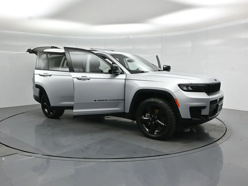 Certified Used 2021 Silver Jeep Altitude image 30