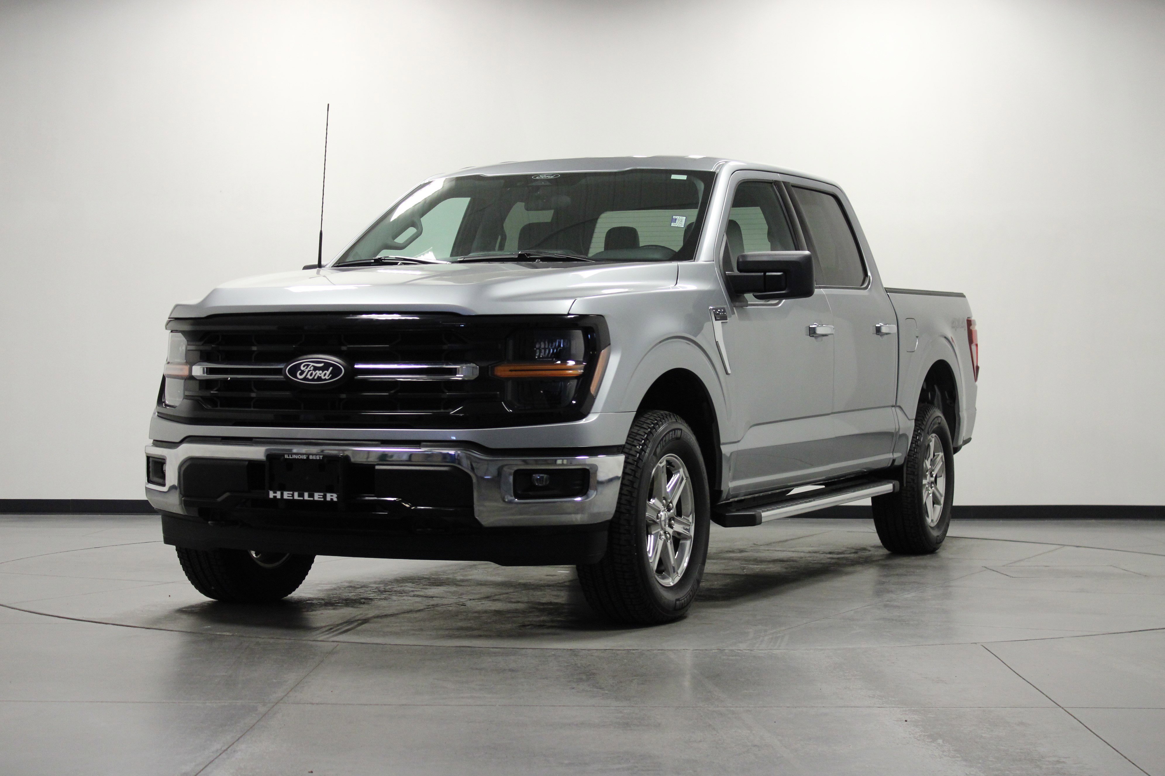 Used 2025 Iconic Silver Metallic Ford XLT image 8