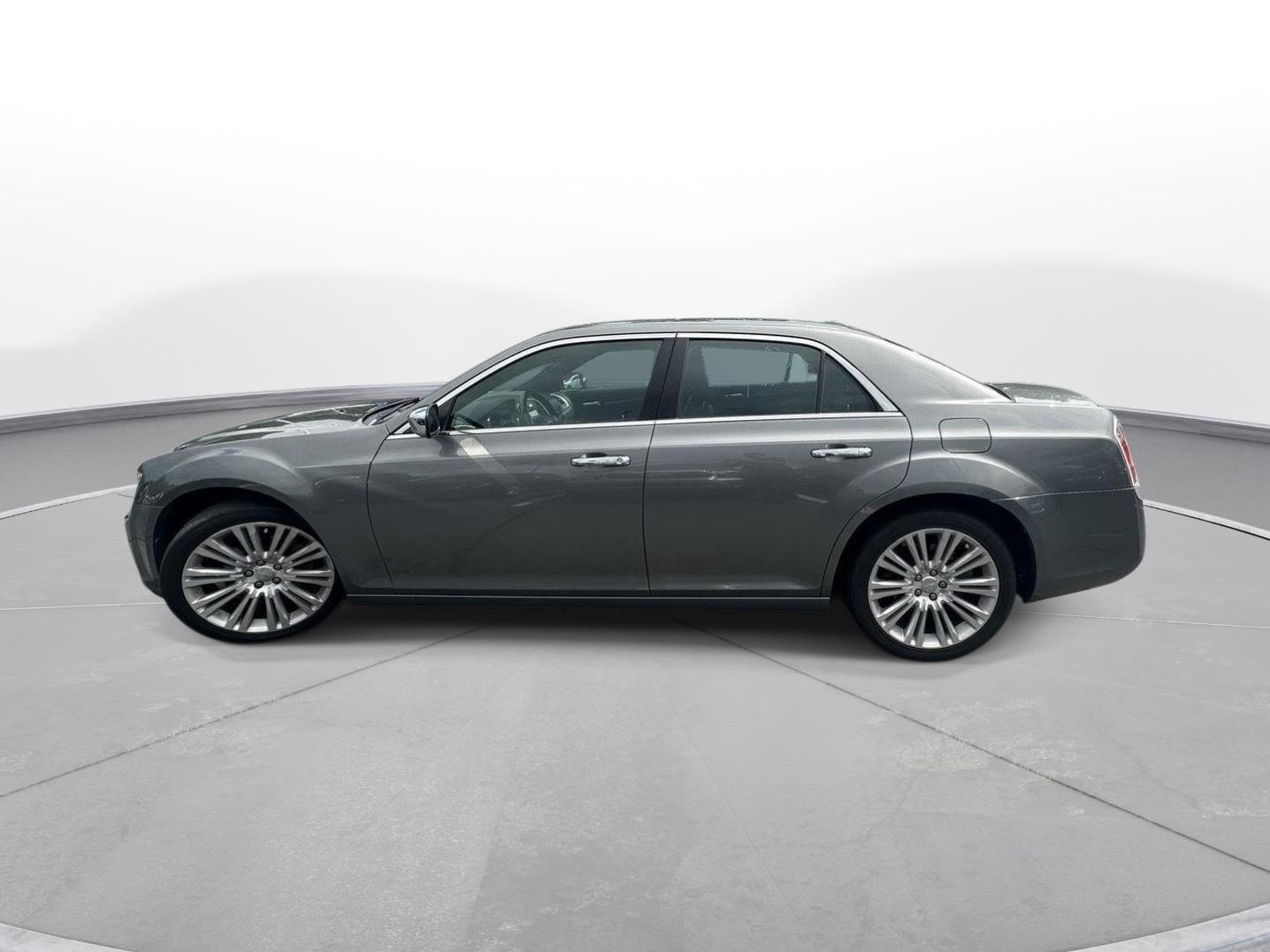 Used 2012 Tungsten Metallic Chrysler Limited image 9