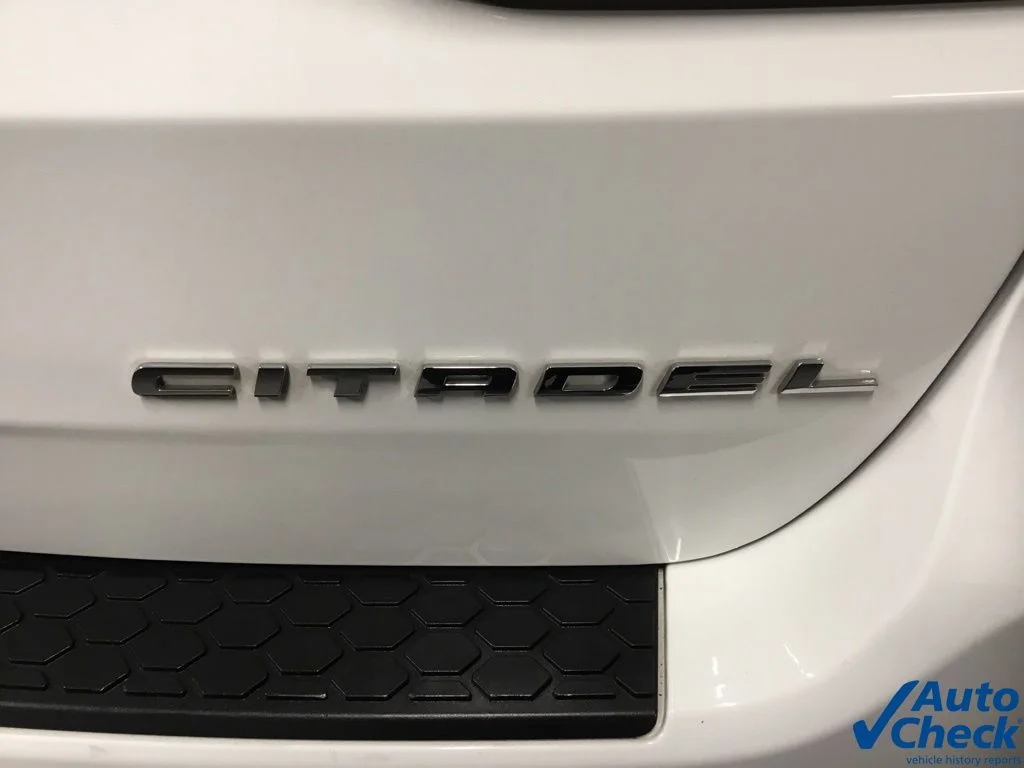 Used 2018 White Dodge Citadel image 16